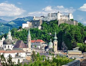 Singles genießen die Aussicht auf Salzburg