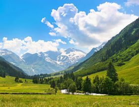 Singles in Tirol genießen die Berglandschaft