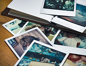 Stapel von Polaroidfotos