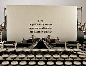 Bild einer Schreibmaschine mit einem Liebesbrief
